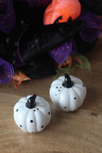 Load image into Gallery viewer, Black &amp; White Pumpkin Salt and Pepper Set - Derbyshire Gift Centre
