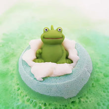 Load image into Gallery viewer, Bomb Cosmetics Bath Blaster - It&#39;s Not Easy Being Green
